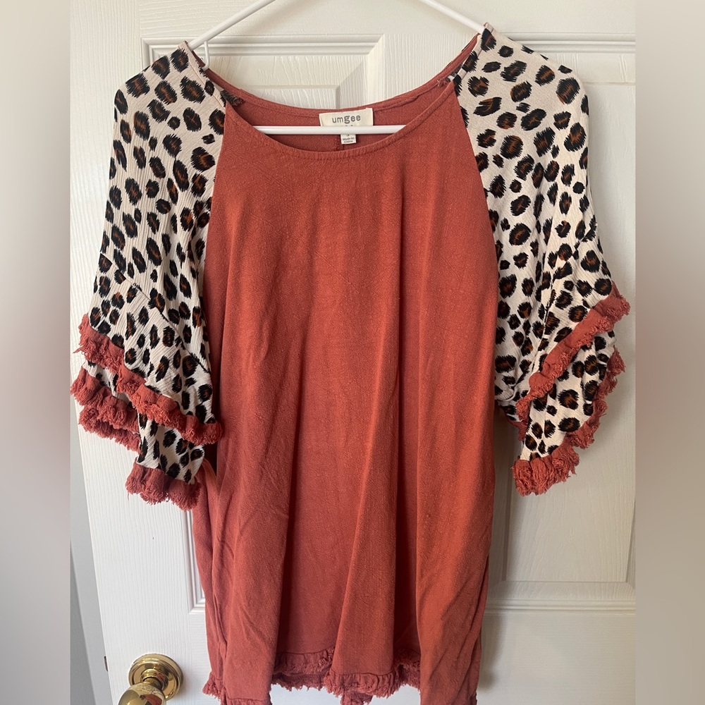 Umgee leopard sleeve top-Size Small